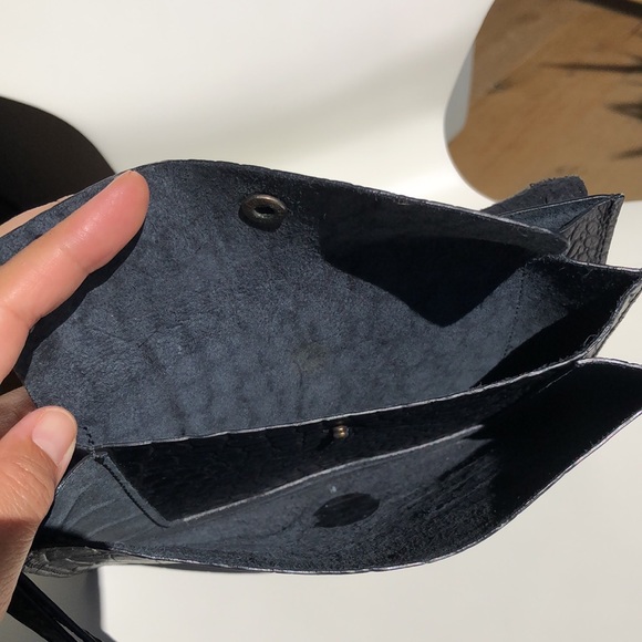 Hakei leather wristlet - Picture 9 of 10